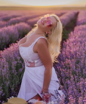 Я осуществлю все ваши фантазии и окуну вас в мир незабываемого наслаждения. Моя опытность и чувственность позволят нам окунуться в океан страсти и наслаждения. Я живу в Москве и готова встретиться с вами, чтобы создать неповторимые моменты блаженства и эмоций. В моих услугах есть все, что вы искали: от нежности и ласки до жаркого и страстного секса. Мои клиенты всегда остаются довольными и возвращаются снова и снова. Увидимся? 😘💋🔥 394, 50 лет