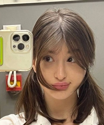 Эффектная шатенка приглашает тебя в мир наслаждения и разврата. Нежные прикосновения или горячий экстрим - сделаю все, чтобы ты почувствовал себя живым и счастливым. Звони! 1356, 19 лет